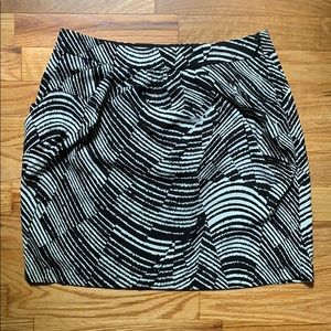 Banana Republic black and white skirt 4P